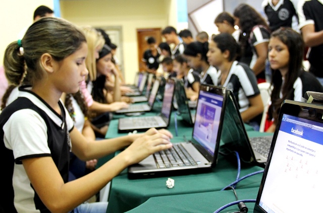 Facescola deve alcançar mais de 300 mil educadores e alunos